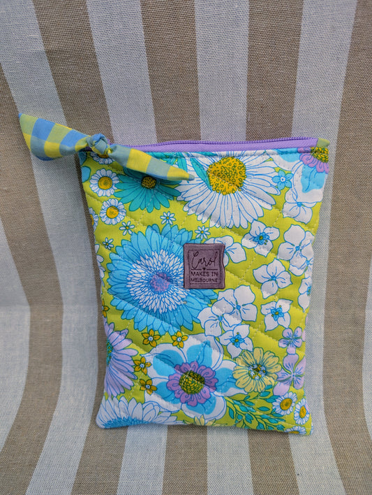 Juliet's Garden Zippered e-Reader/Book Sleeve