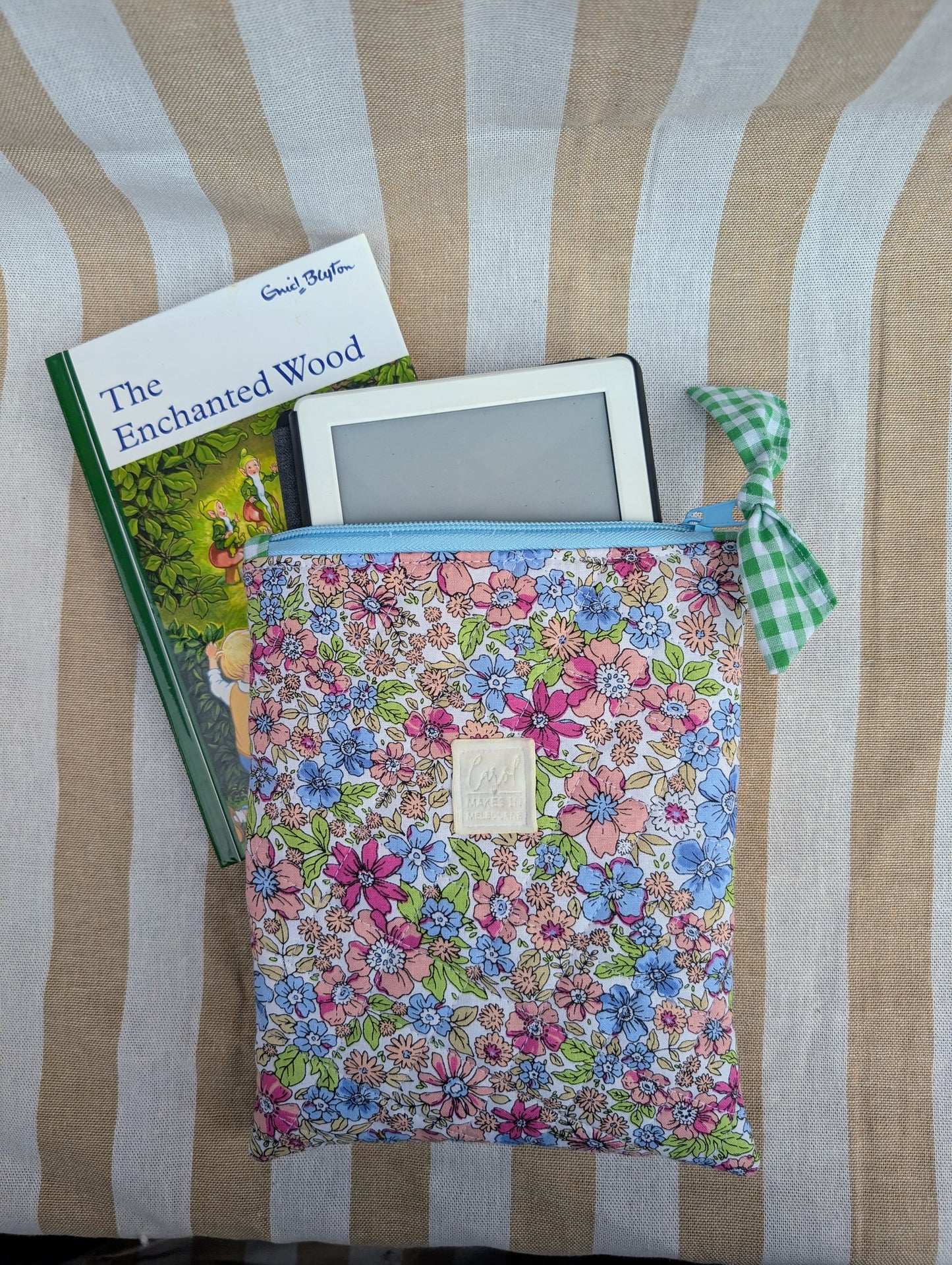 Wildflower Zippered e-Reader/Book Sleeve