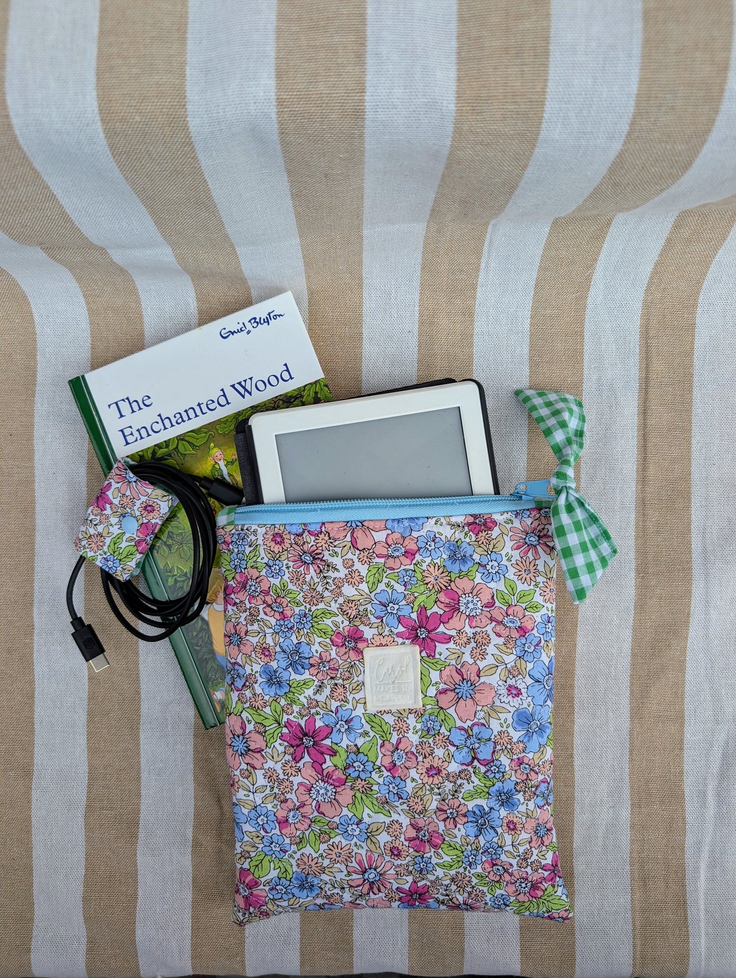 Wildflower Zippered e-Reader/Book Sleeve