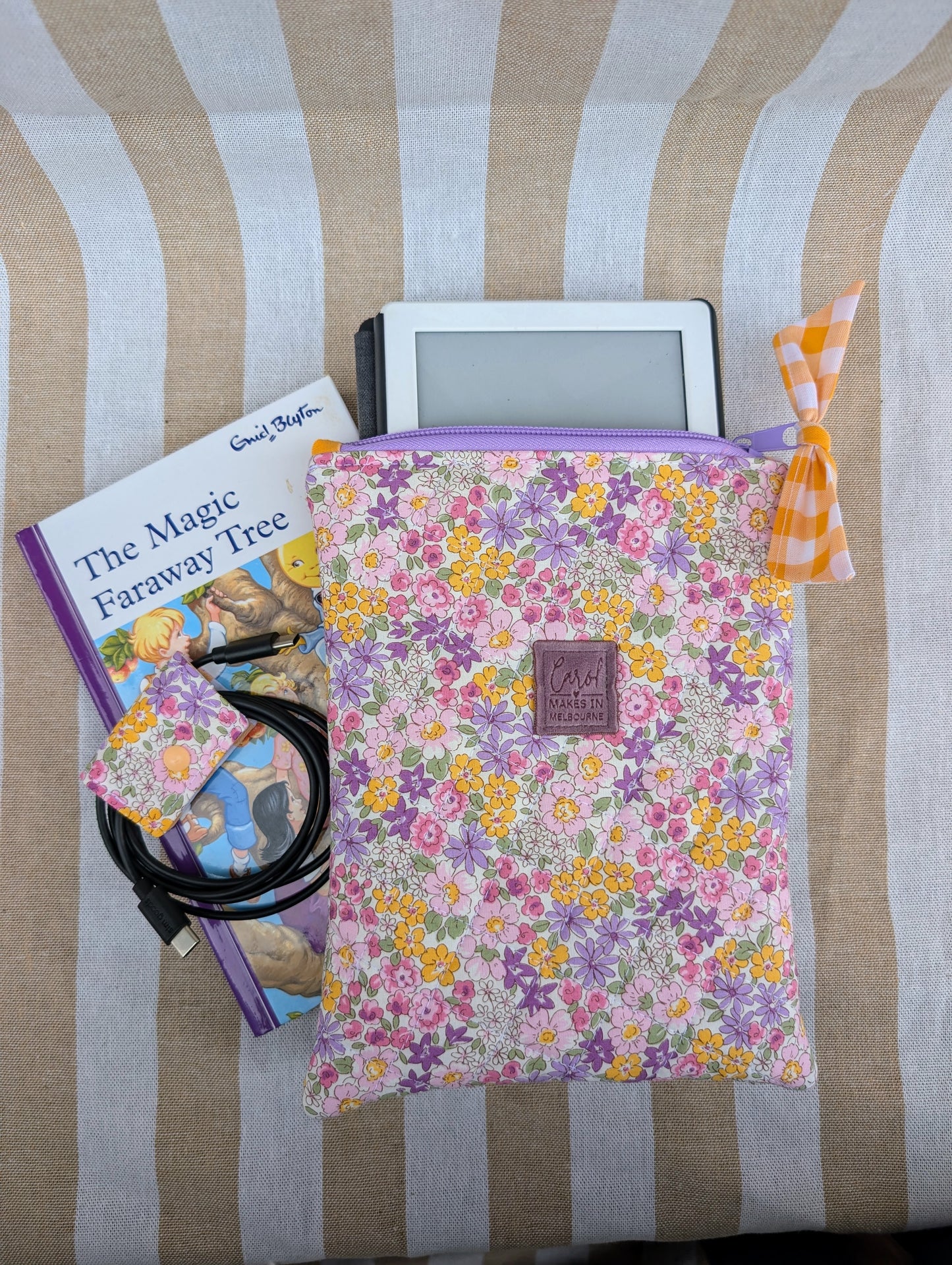 Sunset Stroll Zippered e-Reader/Book Sleeve